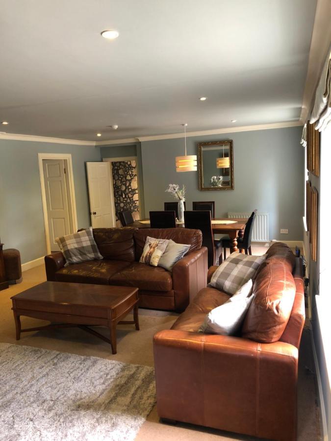 The Farmhouse, 6 Bed Property, フォレス エクステリア 写真