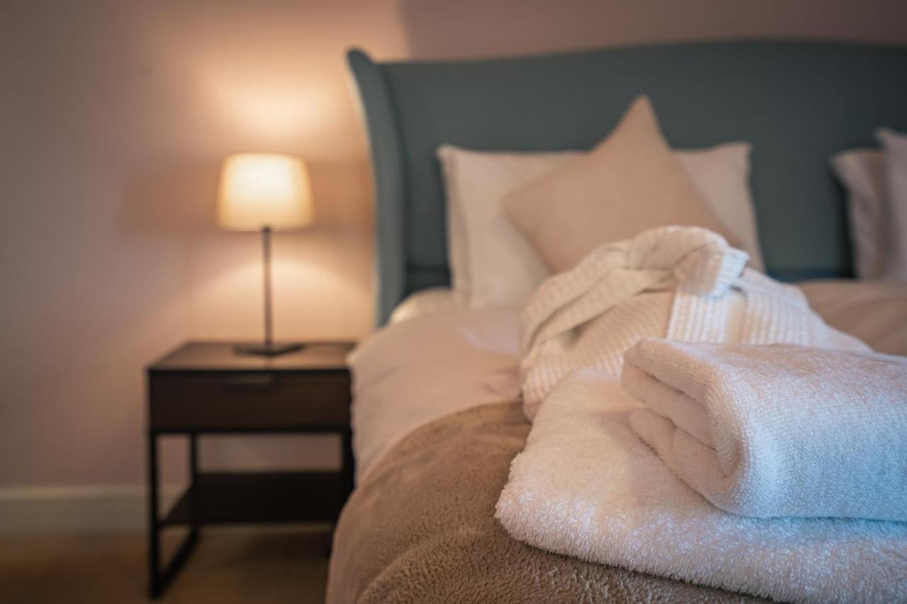 The Farmhouse, 6 Bed Property, フォレス エクステリア 写真
